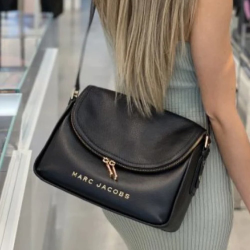 Marc Jacobs Groove Leather Medium Messenger Bag *NOT THE MINI*